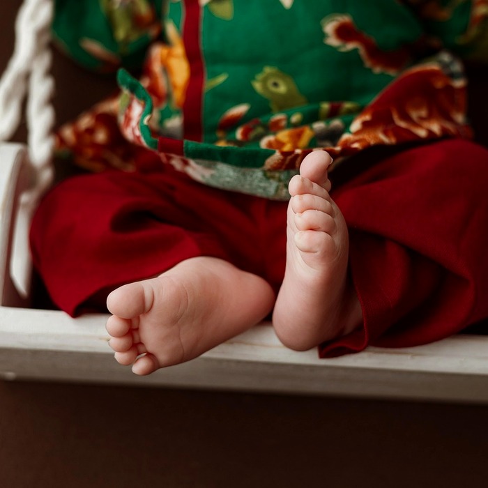 신생아 눈 뜨는 모습